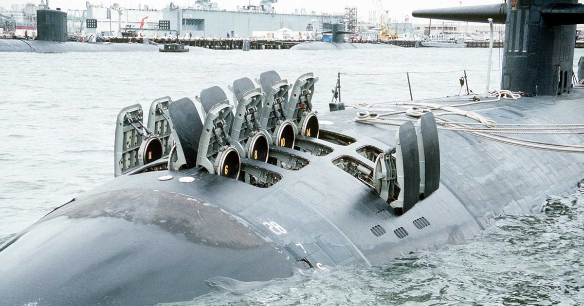 Hải quân Mỹ hiện có 28 tàu ngầm lớp Los Angeles sắp ngừng hoạt động; Mỹ đang tìm kế hoạch, để lựa chọn một số phương án, nhằm nâng cấp và cải tiến số tàu lớp Los Angeles này; trong đó họ đang xem xét việc sử dụng các lõi lò phản ứng dư thừa, để cải tạo từ 5 đến 7 tàu lớp Los Angeles. Sau khi thực hiện, tuổi thọ được kéo dài thêm khoảng 10 năm.