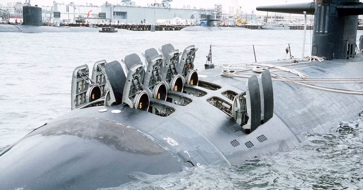 Hải quân Mỹ hiện có 28 tàu ngầm lớp Los Angeles sắp ngừng hoạt động; Mỹ đang tìm kế hoạch, để lựa chọn một số phương án, nhằm nâng cấp và cải tiến số tàu lớp Los Angeles này; trong đó họ đang xem xét việc sử dụng các lõi lò phản ứng dư thừa, để cải tạo từ 5 đến 7 tàu lớp Los Angeles. Sau khi thực hiện, tuổi thọ được kéo dài thêm khoảng 10 năm.