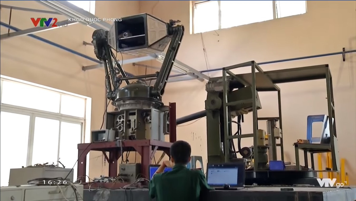 Theo bình luận từ trang rg.ru, cự khác biệt chính của bản nâng cấp do Việt Nam thực hiện, là tháo bỏ radar nguyên bản, thay vào đó là một mô-đun quang điện tử đa kênh đặc biệt. Khí tài này được trang bị camera kỹ thuật số và kênh ảnh nhiệt, cùng máy đo cự ly bằng laser.