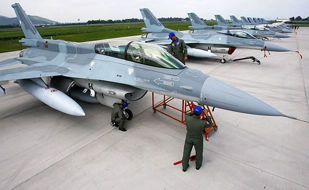 Theo tờ Philippine Daily Inquirer, vào tháng 12/2020, Tham mưu trưởng liên quân Philippines Gilbert Gape tuyên bố rằng, ông có kế hoạch đề nghị, trang bị một phi đội máy bay chiến đấu đa năng mới vào năm 2022. Như vậy, F-16 sẽ trở thành máy bay chiến đấu đa năng đầu tiên của Philippines. 