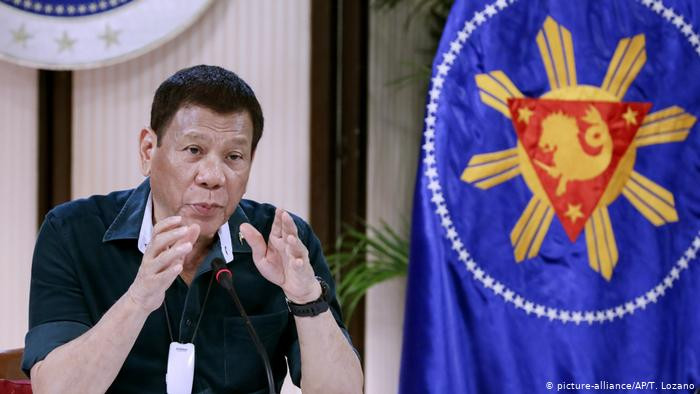 Theo hãng tin AP, vào năm 2018, Tổng thống Philippines Duterte coi ý tưởng này là "vô ích". Tuy nhiên vào tháng 12/2019, Bộ trưởng Quốc phòng Philippines Delphine Lorenzana đã đề cập rằng, F-16 là một trong hai loại máy bay chiến đấu. đang được Philippines xem xét để mua tiềm năng. 