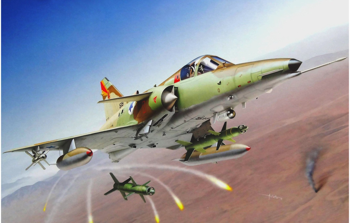 Một chiếc F-4E của Israel đã đuổi theo chiếc MiG-21 từ độ cao 5km xuống đến 500 mét, nơi nó bị một quả tên lửa tầm nhiệt AIM-9D Sidewinder bắn hạ. Trong trận này, Israel không chỉ khéo léo mà còn may mắn, một phi công Nga đã cố gắng bám được đuôi một chiếc Phantom và bắn trúng nó bằng một tên lửa tầm nhiệt Atoll K-13, nhưng tên lửa không phát nổ.