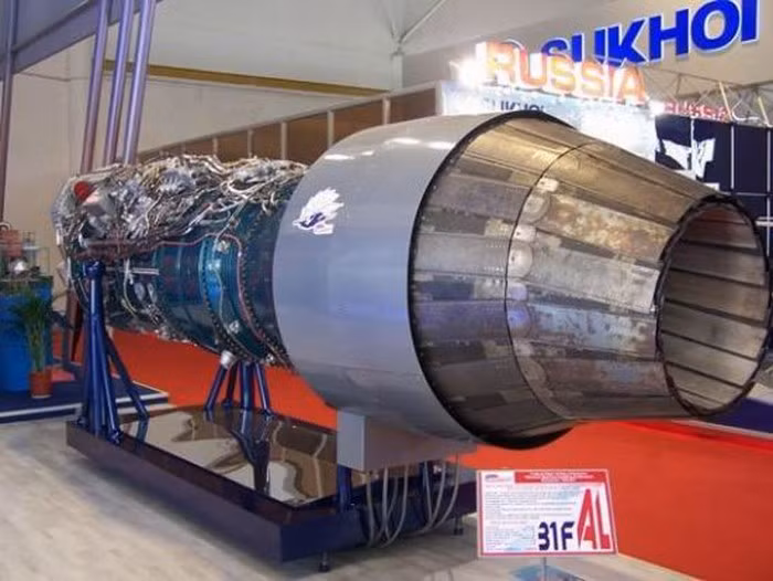 Hiện nay trên thế giới chỉ có Mỹ và Nga là có đủ tiềm lực để nghiên cứu, phát triển và chế tạo động cơ máy bay chiến đấu phản lực. Trong những năm qua, Mỹ đạt được nhiều thành công hơn, còn Nga cũng đang "đánh vật" để sản xuất động cơ, cho chiếc máy bay chiến đấu tàng hình đầu tiên của họ, đó là Su-57.