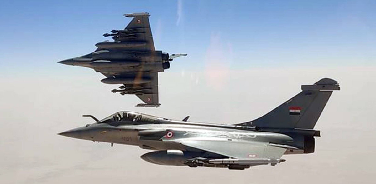 Các biến thể Rafale hiện đại được trang bị tên lửa không đối không tầm xa Meteor như một vũ khí tiêu chuẩn, mặc dù chúng được cho là đã bị chặn để xuất khẩu cho Ai Cập, buộc nước này phải dựa vào tên lửa MICA tầm trung cũ hơn và kém khả năng hơn nhiều.