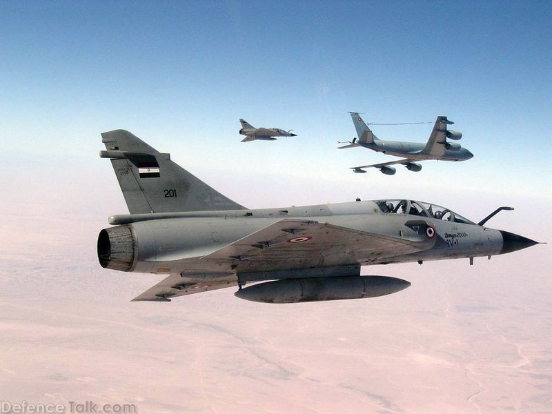 Quyết định của Ai Cập không mua thêm Mirage 2000, vì có lý do cho rằng, F-16 là loại máy bay rẻ hơn và được viện trợ miễn phí, như một phần trong khoản viện trợ quân sự hàng năm của Mỹ cho đất nước này.