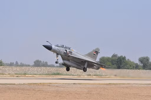 Số phận của phi đội Mirage 2000 duy nhất của Ai Cập còn lại là không chắc chắn và Mirage 2000 có thể được cho loại biên cùng với số F-16 hoặc được nâng cấp để bổ sung cho Rafales.