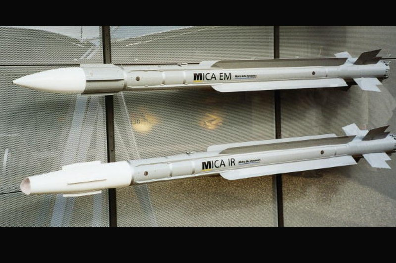 Trong khi Mỹ đã từ chối bán cho Ai Cập tên lửa AIM-120 để sử dụng trên F-16, thì Pháp đã bán cho nước này tên lửa MICA để trang bị trên Rafale, nên Ai Cập cũng có thể tận dụng cơ hội này, sẵn sàng trang bị cho Mirage 2000.