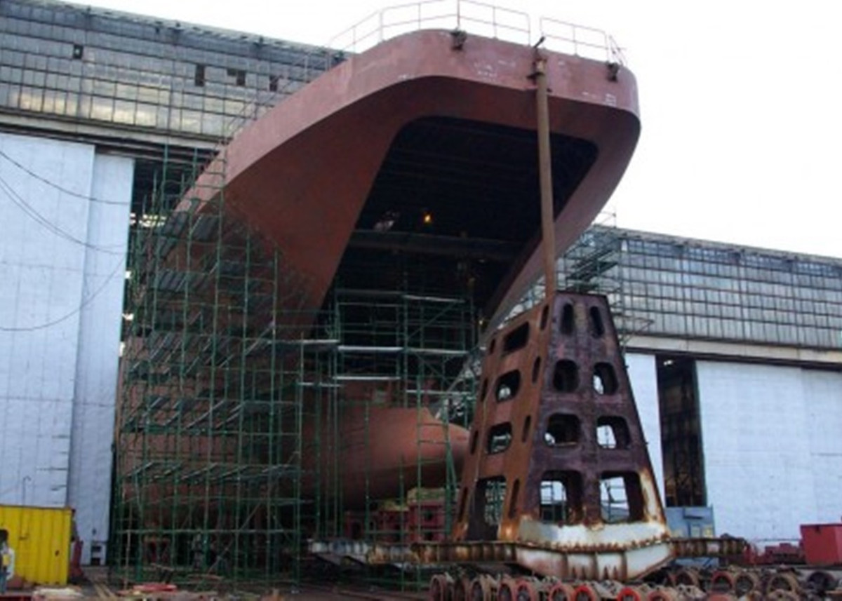 Tương lai của Nhà máy đóng tàu Biển Đen hiện không chắc chắn. Cuộc khủng hoảng của Xưởng bắt đầu sau khi Liên Xô tan rã. Khi khách hàng chính của họ (Hải quân Liên Xô) biến mất, không có khách hàng mới nào xuất hiện. Ukraine không nhận được đơn đặt hàng quốc gia, và nhà máy Biển Đen cũng khó thâm nhập thị trường thế giới.