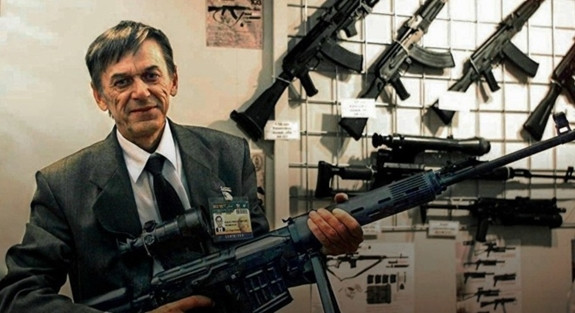 Vào ngày 22/7/2020, Ủy ban liên bộ của Nga, không chỉ công nhận sản phẩm mới của Izhevsk là phù hợp để sản xuất hàng loạt, mà còn khuyến nghị loại vũ khí này được đặt tên là "Súng tiểu liên 9 mm Kalashnikov PPK-20" để khắc sâu trí nhớ của nhà thiết kế Viktor Kalashnikov (con trai nhà thiết kế súng AK-47 Mikhail Kalashnikov).