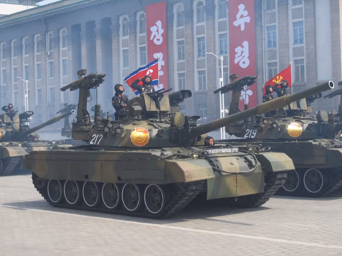 Xe tăng chiến đấu Pokpung Ho còn có khả năng hoạt động như một vũ khí phòng không do bị ảnh hưởng nặng nề bởi học thuyết quốc phòng của Triều Tiên, trong đó ưu tiên trang bị cho tất cả các bộ phận của lực lượng vũ trang khả năng phòng không, để bù đắp cho sự yếu kém tương đối của không quân nước này.