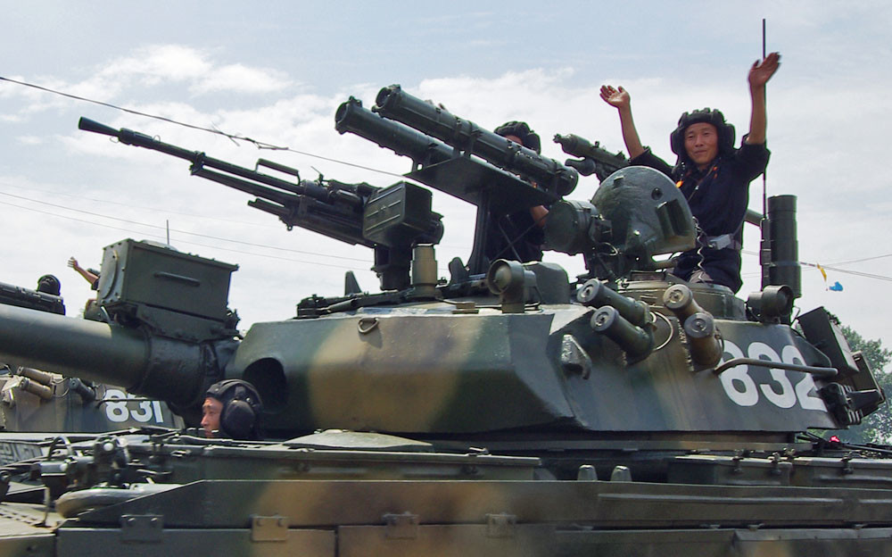 Xe tăng được trang bị một súng máy phòng không hạng nặng KPV, một súng máy đồng trục và bốn súng phóng lựu khói. Vũ khí chính của Pokpung Ho là pháo nòng trơn 2A46 125 mm, loại súng tương tự như của xe tăng chiến đấu T-90 của Nga.