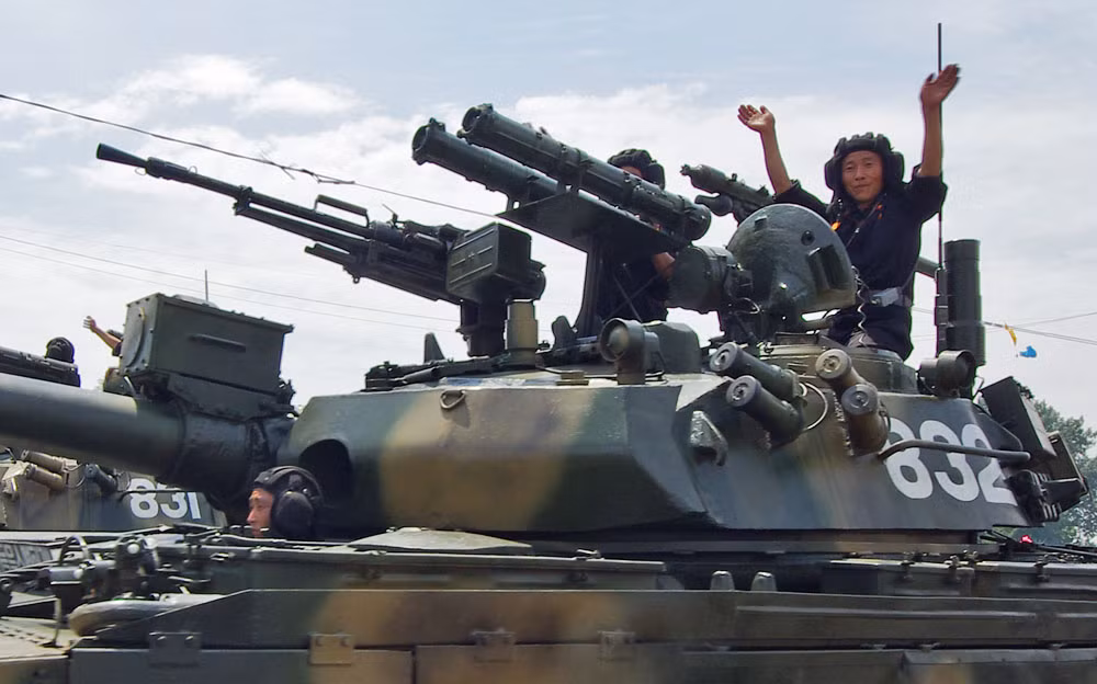 Xe tăng được trang bị một súng máy phòng không hạng nặng KPV, một súng máy đồng trục và bốn súng phóng lựu khói. Vũ khí chính của Pokpung Ho là pháo nòng trơn 2A46 125 mm, loại súng tương tự như của xe tăng chiến đấu T-90 của Nga.