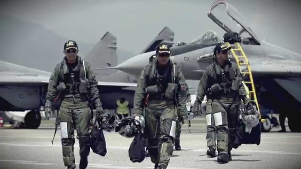 Với việc nước láng giềng Singapore đang chuyển sang mua máy bay tàng hình F-35 tiên tiến hơn, với số lượng đáng kể từ Mỹ, Malaysia dự kiến sẽ hiện đại hóa phi đội của mình với các loại máy bay chiến đấu vượt trội của Nga.