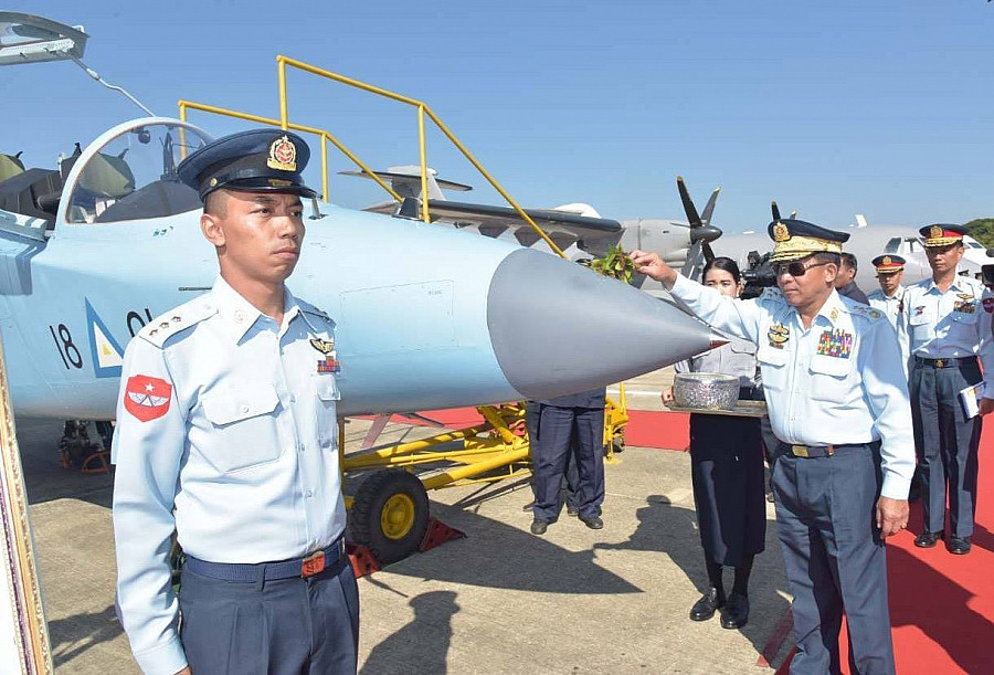 Hiện Không quân Myanmar đang sử dụng máy bay chiến đấu MiG-29. Thực hiện quá trình hiện đại hóa của không quân nước này, năm 2018 Không quân Myanmar có ý mua 6 máy bay chiến đấu hạng nặng Su-30SM và đặt thêm từ 6 đến 12 chiếc.