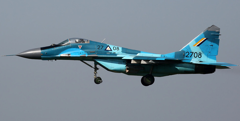 Với việc Myanmar thường xuyên có căng thẳng với nước láng giềng Bangladesh, do vậy Myanmar có thể trở thành khách hàng mua Su-57 trong thập kỷ tới. Đây có thể là một khoản đầu tư hiệu quả hơn về chi phí, so với việc mua số lượng lớn máy bay cấp thấp hơn.