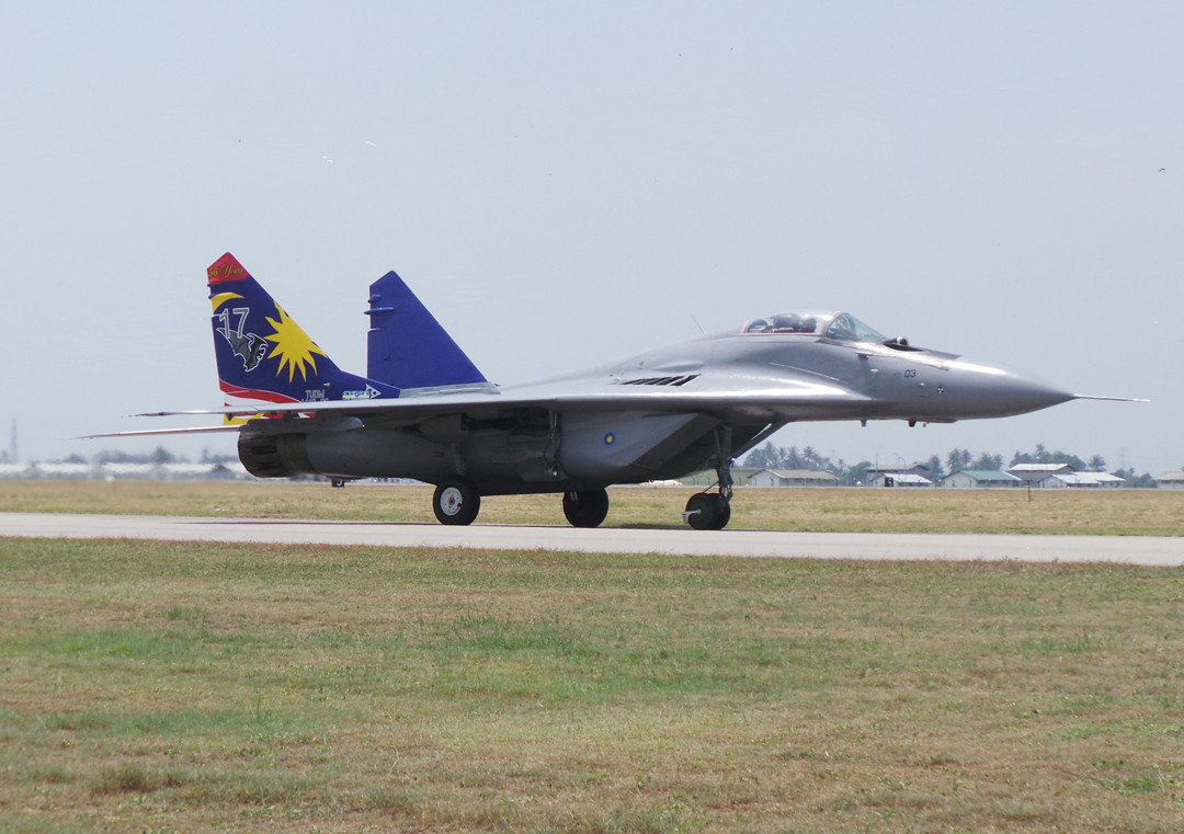 Chỉ cần một phi đội Su-57 duy nhất, để thay thế số máy bay Su-30 và MiG-29 hiện có của Malaysia; việc thay thế này sẽ là một thay đổi cuộc chơi lớn đối với cán cân quyền lực trong khu vực. Su-57 có lợi thế về hiệu suất rất đáng kể so với F-35, điều này có thể bù đắp cho những nhược điểm về số lượng, nếu Malaysia mua Su-57 với số lượng nhỏ.