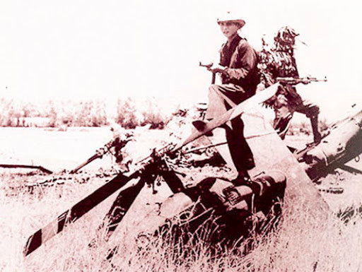 Sau thất bại ở Bình Giã, Đồng Xoài và nhiều nơi khác ở chiến trường miền Nam, nguy cơ phá sản chiến lược “Chiến tranh đặc biệt” của đế quốc Mỹ đang hiển hiện từng ngày. Để cứu vãn tình thế, Mỹ đã tung vào Việt Nam Sư đoàn Anh Cả Đỏ - biệt danh của Sư đoàn bộ binh 1 lừng danh.