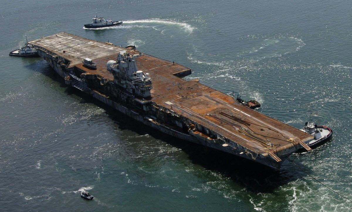 Hải quân Mỹ biết điều này từ kinh nghiệm; vào năm 2005, chính Hải quân Mỹ đã tiến hành thực nghiệm đánh chìm tàu sân bay, bằng một chiếc tàu sân bay thật, đó là tàu USS Oriskany Sunk, nhưng đã loại biên của Hải quân Mỹ; nhằm mục đích xác định khả năng của vũ khí chống hạm, cũng như kết cấu của con tàu có thể chịu đựng.