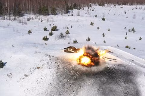 Với góc chạm của đầu đạn với mục tiêu ở góc 90 độ, tên lửa Vihr-1 có thể xuyên thủng 1.500 mm thép đồng (RHA); với sức công phá như vậy, tên lửa Vihr-1 thừa sức phá hủy được những bộ giáp tiên tiến nhất, mà con người chế tạo được cho xe tăng chủ lực.