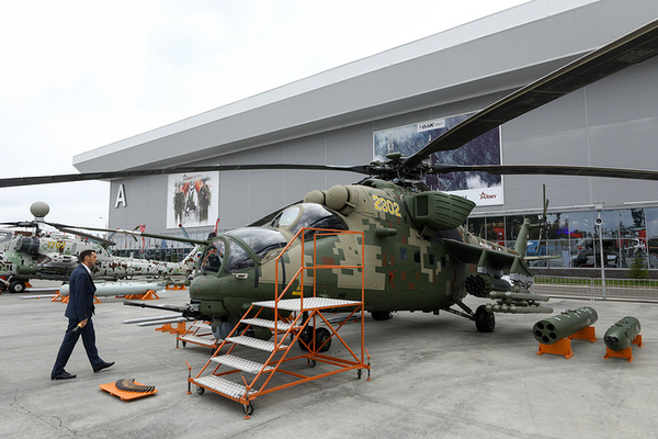 Các tên lửa chống tăng trước đây của chúng tôi trước đây, phần lớn là loại không có điều khiển và rất khó có thể bắn trúng mục tiêu từ trực thăng. Giờ đây, “kỵ binh bay” của chúng tôi đã có vũ khí chính xác để tiêu diệt xe tăng chiến đấu”, chuyên gia Ramm khẳng định.