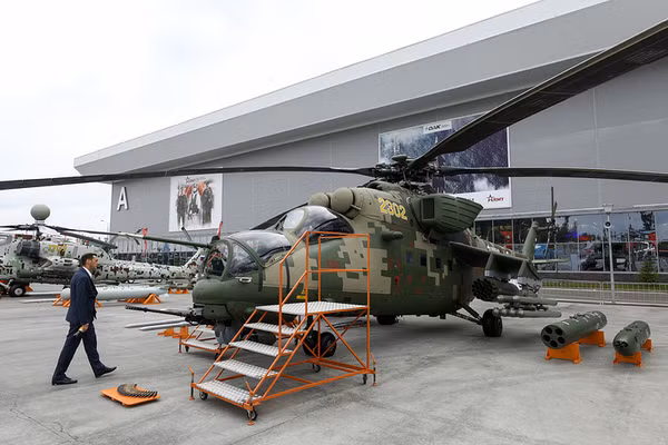 Các tên lửa chống tăng trước đây của chúng tôi trước đây, phần lớn là loại không có điều khiển và rất khó có thể bắn trúng mục tiêu từ trực thăng. Giờ đây, “kỵ binh bay” của chúng tôi đã có vũ khí chính xác để tiêu diệt xe tăng chiến đấu”, chuyên gia Ramm khẳng định.