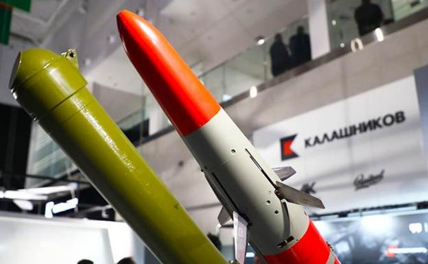 Tên lửa Vihr-1 cũng sẽ được sử dụng trên máy bay không người lái, nhưng hiện chưa rõ đó là loại UAV nào, vì nhà sản xuất Kalashnikov chưa công bố bất kỳ thông tin nào đến cuộc thử nghiệm.