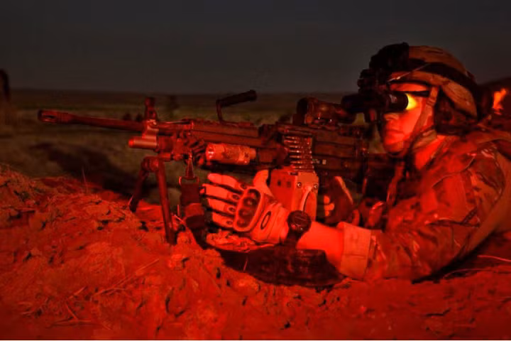 Để trở thành lính biệt kích của Lữ 75, trước hết họ phải tốt nghiệp các trường huấn luyện đặc nhiệm của Quân đội Mỹ; binh lính tốt nghiệp các trường này phải có kỹ năng chiến đấu cá nhân tốt, thành thạo trong việc phối hợp tác chiến nhóm nhỏ và tác chiến độc lập. 