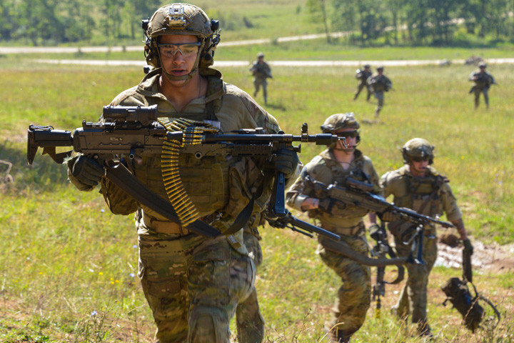 Khẩu súng trường tiến công Daniel Mk18 CQBR là mẫu phát triển từ khẩu M4, với nòng ngắn 261mm do công ty Daniel Defense sản xuất, được dùng cho các lực lượng chống khủng bố toàn cầu. Mk18 có thể bắn đạn chung với tất cả các dòng súng trường tiến công M1 và M4.