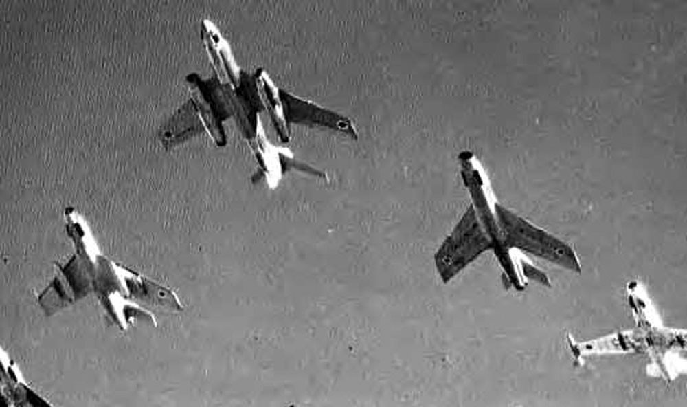 Kế hoạch đánh lừa thành công của IAF, để che giấu các cuộc không kích bất ngờ của họ, đã được xây dựng trong nhiều tháng, với các hình thức bay liên tục và thường xuyên của các chuyến bay, dường như không đe dọa đến ai.