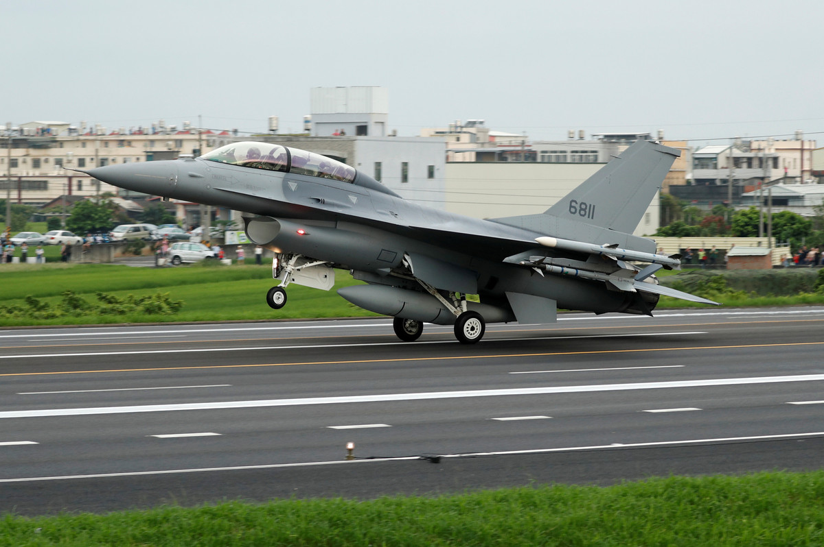 Ngoài ra, việc các máy bay của ROCAF thường xuyên phải xuất kích ngăn chặn máy bay của PLAAF, khiến máy bay chiến đấu của ROCAF bị hao mòn, dẫn đến chi phí bảo dưỡng cao và số lượng máy bay chiến đấu sẵn sàng hoạt động thấp hơn.