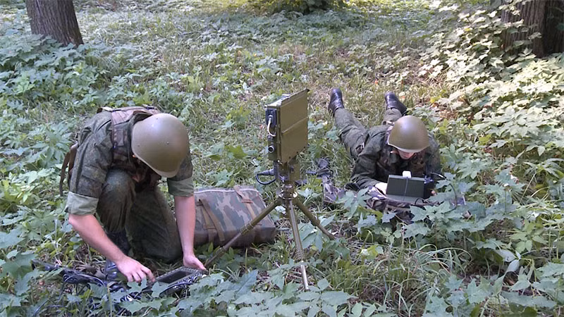 Hệ thống Komandirsha-E còn có tính tự động hóa cao, nếu kết nối tự động, các bệ phóng tên lửa có thể tự động phóng tên lửa hoặc giám sát chỉ huy các tổ tên lửa chống tăng chấp hành lệnh phóng.
