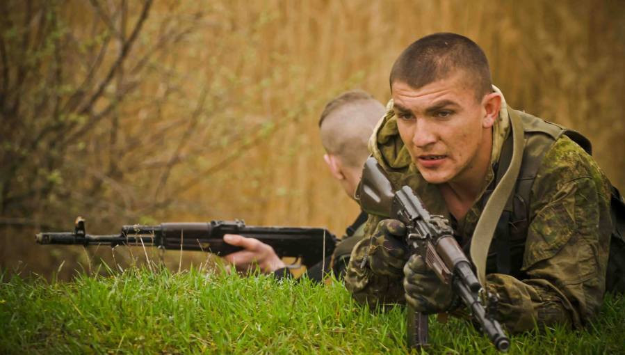 Về phía Cộng hòa Nhân dân Donetsk và Luhansk tự xưng (LDNR) thuộc khu vực Donbass của Ukraine, cũng đã đưa các quân đoàn 1, 2 của họ vào trạng thái sẵn sàng chiến đấu cao.