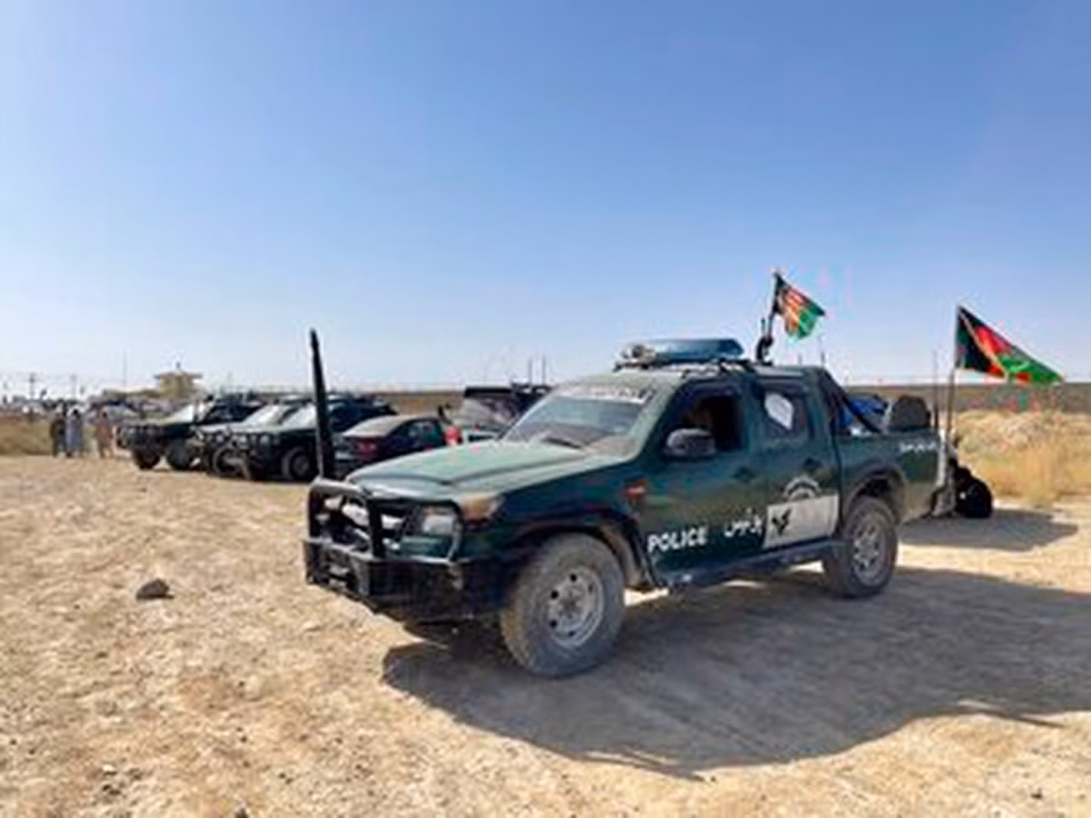 Tiếp theo là những chiếc xe bán tải Ford Ranger cũng đang nằm trong tay Taliban. Những chiếc xe này trước đây thuộc Cảnh sát Quốc gia Afghanistan, được sơn màu xanh lá cây rừng và được trang bị thanh cuộn, còi báo động và đèn cảnh sát, đèn chiếu sáng và thanh cản bằng thép có tời lắp sẵn.