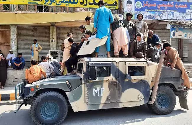 Cho đến nay, theo các đánh giá chỉ ra rằng các chiến binh Taliban được cho là đang điều khiển hơn 2.000 xe bọc thép, bao gồm cả Humvee của Mỹ và tới 40 máy bay bao gồm cả UH-60 Black Hawks, trực thăng tấn công trinh sát và máy bay không người lái quân sự ScanEagle.