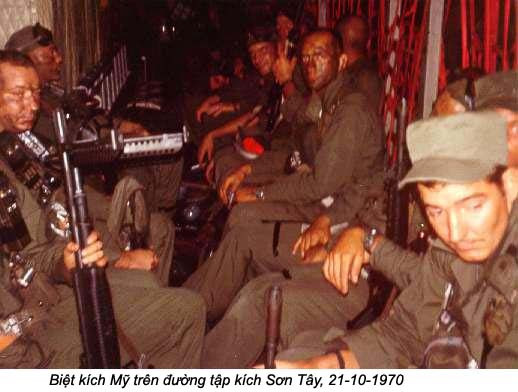 Đêm ngày 18/11/1970 binh lính được đưa lên máy bay vận tải C-141. Các binh lính này không mặc quân phục và cũng không đeo phù hiệu của bất kỳ đơn vị nào của Mỹ; nhóm đặc nhiệm được tập kết tại Sân bay quân sự Thakhi, Thái Lan. 