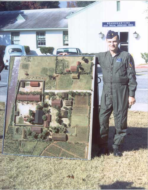 Chiến dịch này đã được CIA nghiên cứu rất kỹ, từ việc tính đường kính cây trong sân trại giam, đến việc hy sinh chiếc trực thăng để dùng cánh quạt trực thăng dọn bãi cho những chiếc khác hạ cánh, từ việc tính toán nhiên liệu của chiếc trực thăng làm sao khi đến nơi phải hết nhiên liệu để không gây cháy, đến việc chia người của chiếc bị nạn này lên những chiếc khác, nhiệm vụ điểm danh trước khi cất cánh... 