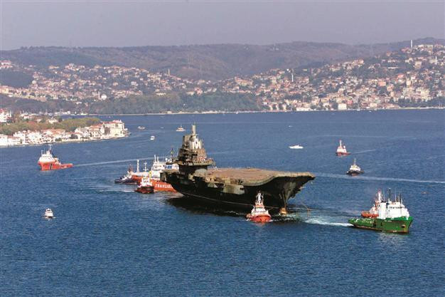 Vào tháng 1/1998, Xu đến Ukraine và gặp gỡ các lãnh đạo của Nhà máy đóng tàu. Sau bốn ngày đàm phán, trong đó Xu đã đưa những khoản hối lộ khổng lồ và năm mươi chai rượu Mao Đài, Xu đã đạt được thỏa thuận mua chiếc tàu sân bay Varyag với giá chỉ có 20 triệu USD.