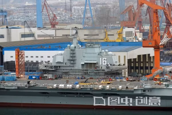 Vào tháng 3/2002, tàu sân bay Varyag cuối cùng đã đến cảng Đại Liên ở tỉnh Liêu Ninh, và chiếc tàu này sau này mang tên tỉnh này của Trung Quốc. Sau ba năm nghiên cứu, Varyag được đưa vào ụ khô để thực hiện một quá trình tiếp tục hoàn thiện, bao gồm cả việc phun cát để loại bỏ tất cả các vết rỉ sét; khôi phục và lắp đặt động cơ vào năm 2011.