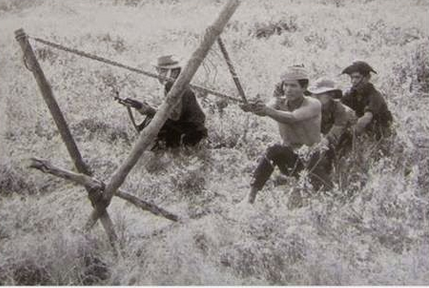 Theo thời gian lịch sử, giàn thun bắn lựu đạn đã đi vào huyền thoại và được đồng chí đồng đội cũng như nhân dân gọi với những cái tên khá mỹ miều như "pháo hãm thanh", "cối tự hành", "nỏ thần thời chống Mỹ", kể cũng không có gì cường điệu.