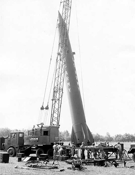 Với Mỹ, trước khi kết thúc chiến tranh thế giới thứ 2 họ đã thực hiện một chiến dịch, tuyển dụng các nhà khoa học Đức quốc xã vào làm việc cho các dự án nghiên cứu vũ khí của họ, trong đó có đội ngũ thiết kế của tên lửa V-2. Năm 1952, tên lửa đạn đạo PGM-11 Redstone bản sao trực tiếp của V-2, do các nhà khoa học Đức chế tạo ra đời tại Mỹ.