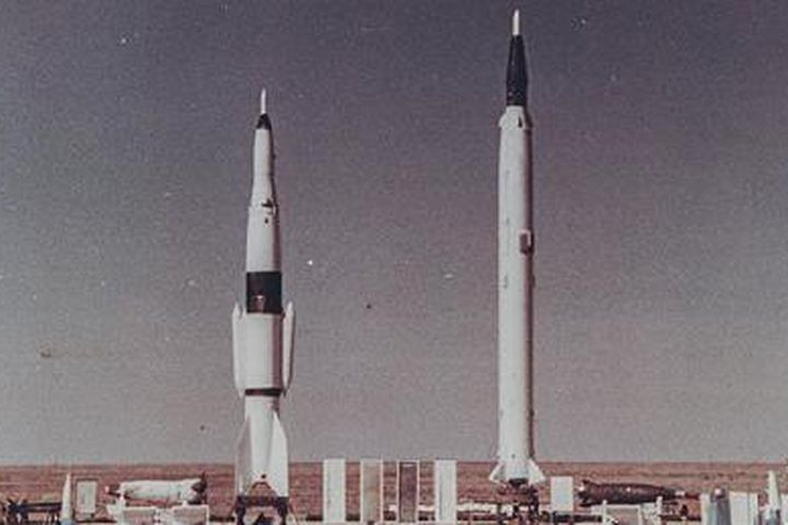 Trên cơ sở đó, Liên Xô tiếp tục cho ra đời tên lửa đạn đạo R-2, R-4, R-5… Từ bản thiết kế V-2 của Đức kết hợp với sự sáng tạo của các nhà khoa học, Liên Xô đã phát triển công nghệ tên lửa của mình lên một tầm cao mới hàng đầu thế giới.