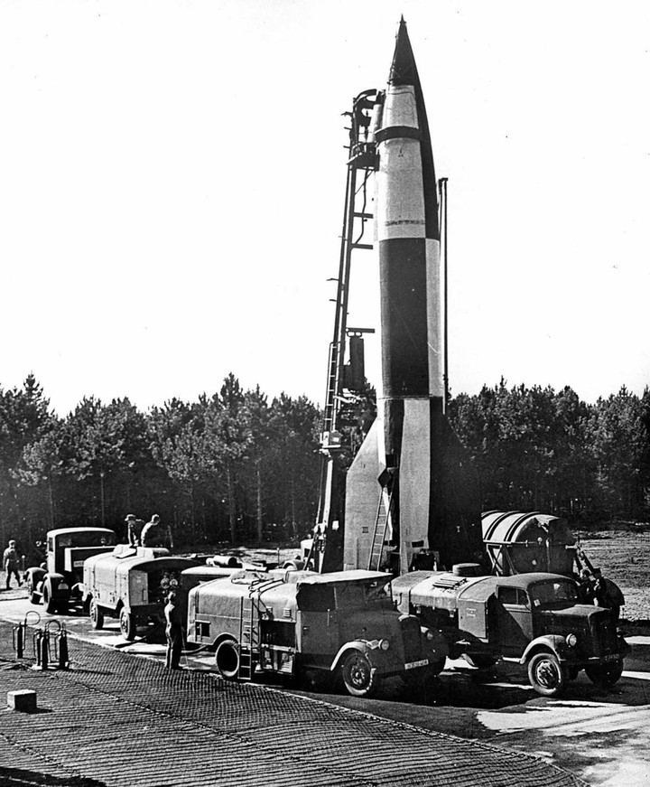 Wernher von Braun đã kết hợp công trình nghiên cứu của Goddard, cùng các tài liệu kỹ thuật khác vào việc phát triển tên lửa Aggregat. Sau thành công với 2 lần phóng thử tên lửa, Wernher von Braun và Walter Riedel đã bắt đầu nghĩ đến một tên lửa lớn hơn vào mùa hè năm 1936.