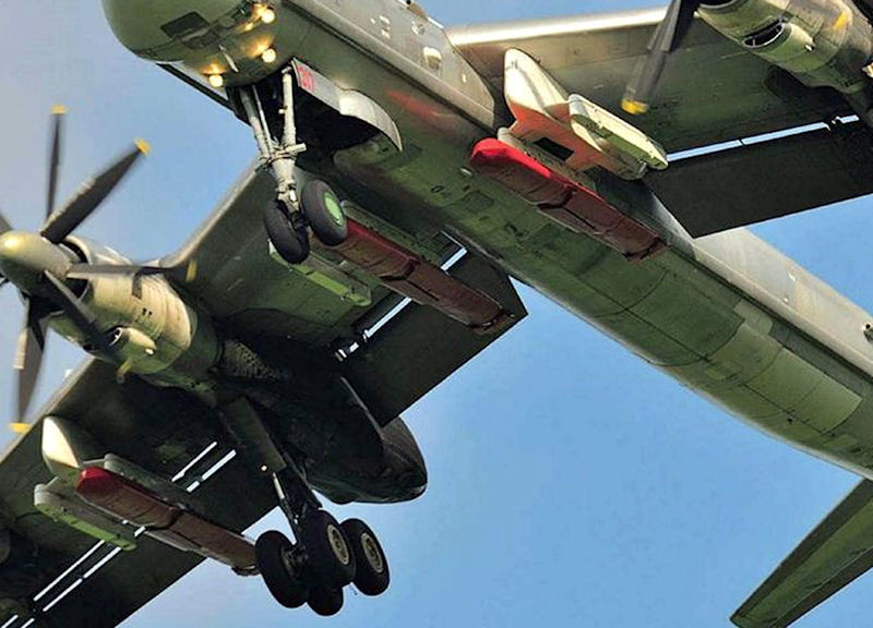 Với sức mạnh của Kh-101, khi loại tên lửa này được trang bị trên các oanh tạc cơ Tu-160 và Tu-95MS, có tầm bay từ 12.500 và 15.000km sẽ có tầm tấn công lớn hơn cả những tên lửa đạn đạo liên lục địa khủng nhất hiện nay. Nguồn ảnh: Pinterest.