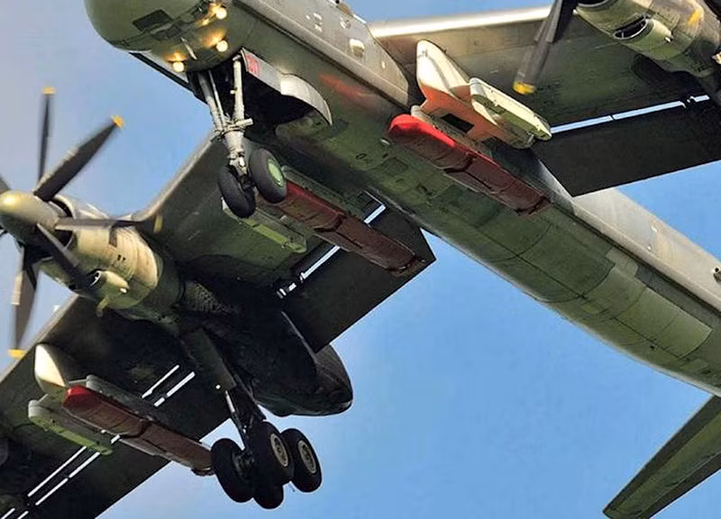 Với sức mạnh của Kh-101, khi loại tên lửa này được trang bị trên các oanh tạc cơ Tu-160 và Tu-95MS, có tầm bay từ 12.500 và 15.000km sẽ có tầm tấn công lớn hơn cả những tên lửa đạn đạo liên lục địa khủng nhất hiện nay. Nguồn ảnh: Pinterest.