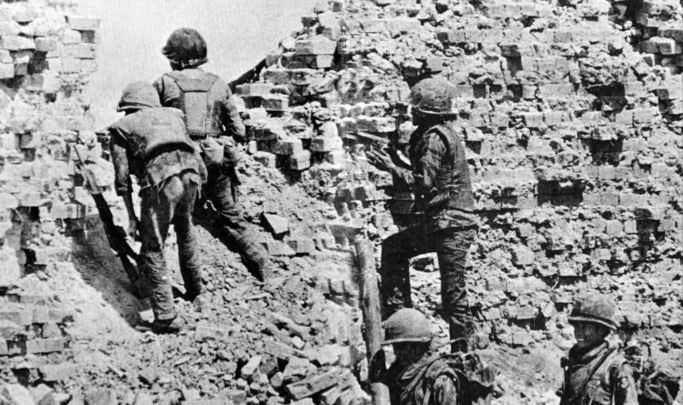 Trong lịch sử chiến tranh, chưa có một cuộc hành quân nào mà mục tiêu chủ yếu là đánh chiếm chỉ là một toà thành có chu vi chưa đầy 2 km vuông nhưng đối phương huy động một lực lượng hùng hậu, với sự hỗ trợ của hạm đội 7 Mỹ, máy bay ném bom B-52, một khối lượng bom đạn khổng lồ như ở chiến dịch tái chiếm Thành Quảng Trị.