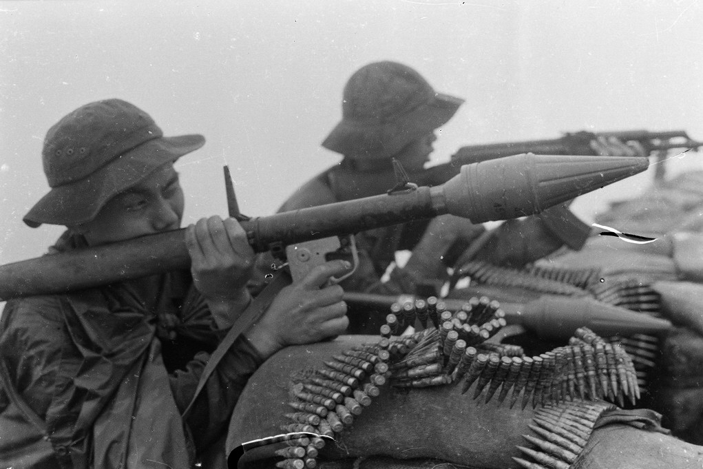 Quân ta thì hạ quyết tâm giữ cho bằng được thành còn địch cố chiếm cho được thành bằng mọi giá, khi dư luận trong nước cũng như trên thế giới đang từng giờ từng phút hướng về Thành Cổ Quảng Trị.