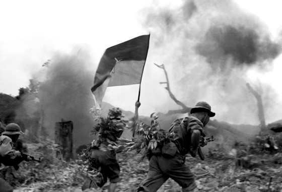 Báo quân đội nhân dân ra ngày 9/8/1972 có viết “Mỗi mét vuông đất mà các chiến sỹ ta dành được ở Thành Cổ Quảng Trị thực sự là một mét vuông máu”. Rất nhiều chiến sỹ của ta đã thương vong do sức ép của bom đạn.