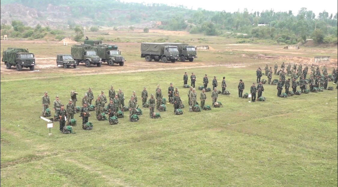 Các lực lượng cùng ra quân quy mô lớn với mục tiêu bảo vệ an toàn tuyệt đối cho Đại hội lần này. Đây là một sự kiện chính trị đặc biệt quan trọng với toàn Đảng, toàn dân và toàn quân ta trong năm 2021 này. Ảnh: Một phần buổi lễ ra quân.