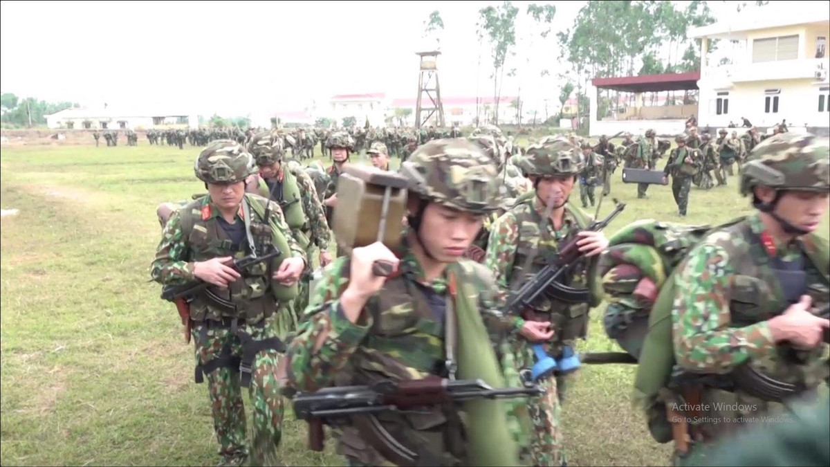 Trong đó, đặc công và trinh sát đặc nhiệm chính là những đơn vị tinh nhuệ bậc nhất ở tuyến đầu.