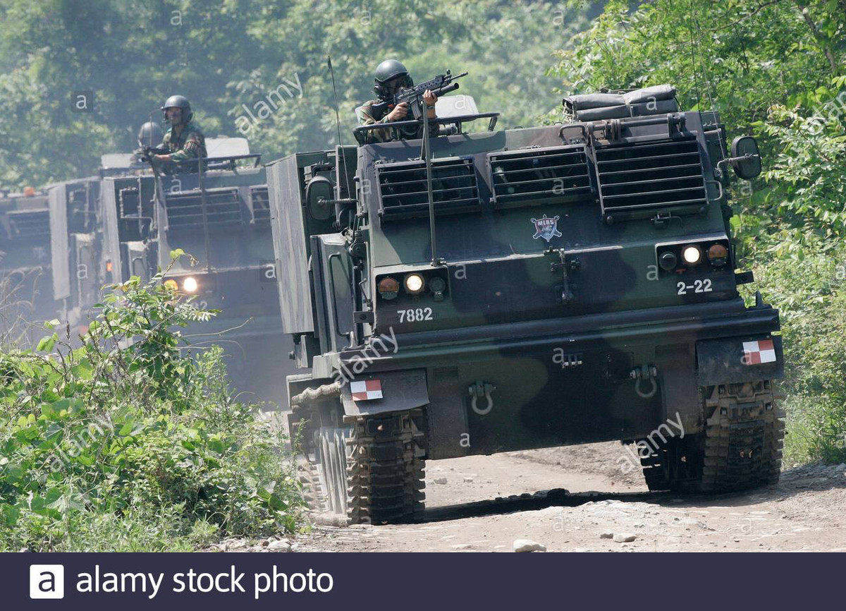 Thay vì tấn công một trung đoàn cơ giới của đối phương khi đang di chuyển, các đơn vị MLRS M270 sẽ tấn công các mục tiêu ở xa phía sau phòng tuyến của đối phương như kho tàng, trận địa phòng không, sở chỉ huy.